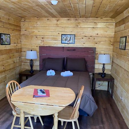 Canal Cabins Paw Paw Екстериор снимка