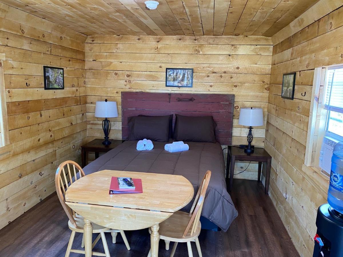 Canal Cabins Paw Paw Екстериор снимка