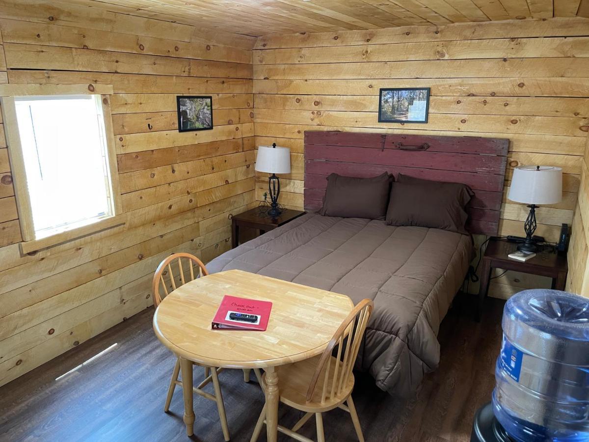 Canal Cabins Paw Paw Екстериор снимка