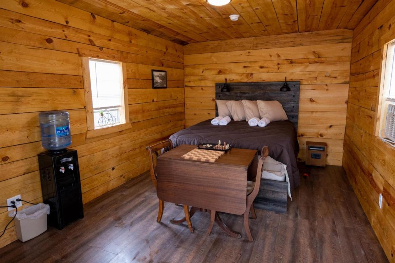 Canal Cabins Paw Paw Екстериор снимка