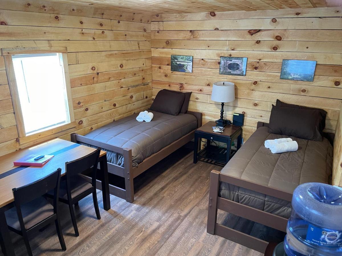 Canal Cabins Paw Paw Екстериор снимка